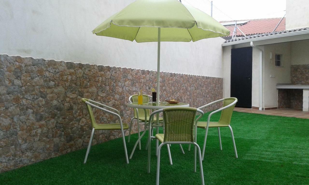 Casa El Lince: Rural Retreat With Wi-fi And Jacuzzi Holiday home Zarza De Granadilla